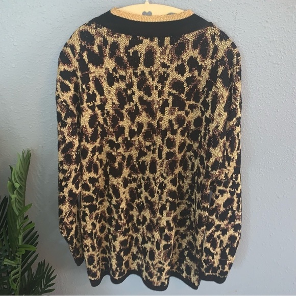 ☀️4/$15 ☀️Nutcracker leopard print metallic knit oversized sweater size large - Picture 7 of 7